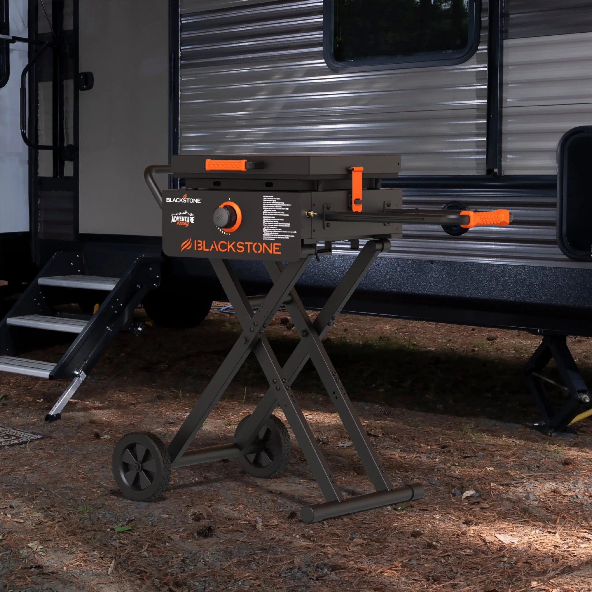 Adventure Ready 17in Griddle with Flexfold Legs