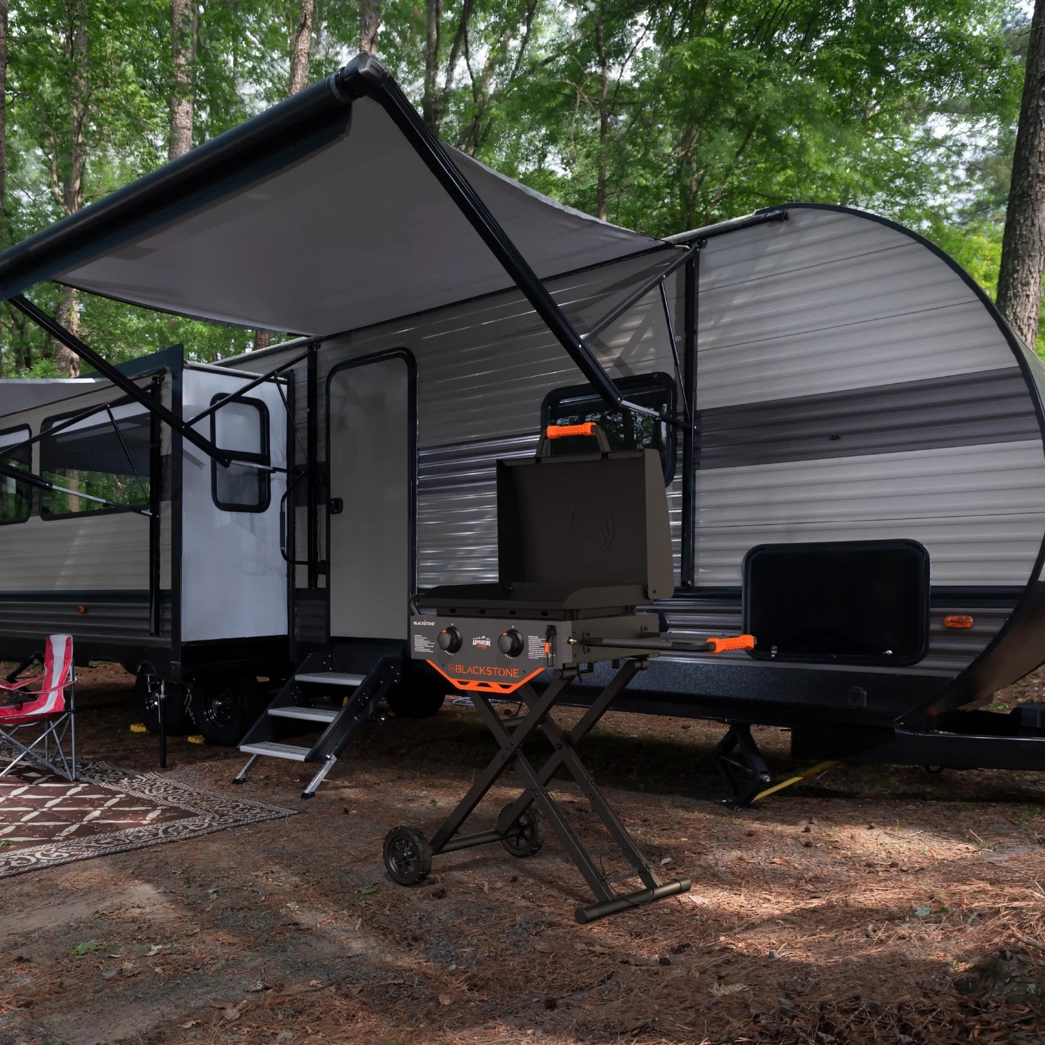 Adventure Ready 22” Griddle with Flexfold Legs